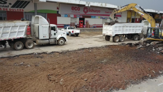 La Secretaría de Obras y Servicios inicia rehabilitación de carpeta asfáltica en la Central de Abasto